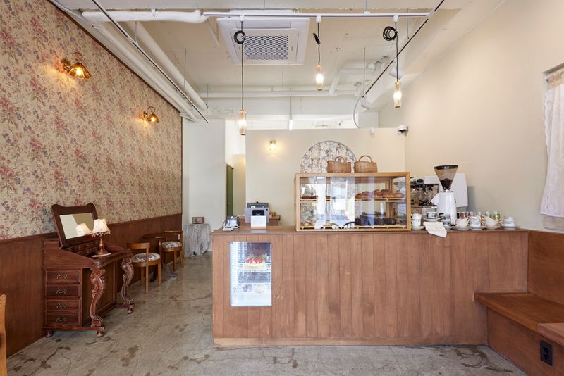 엔틱 카페 인테리어