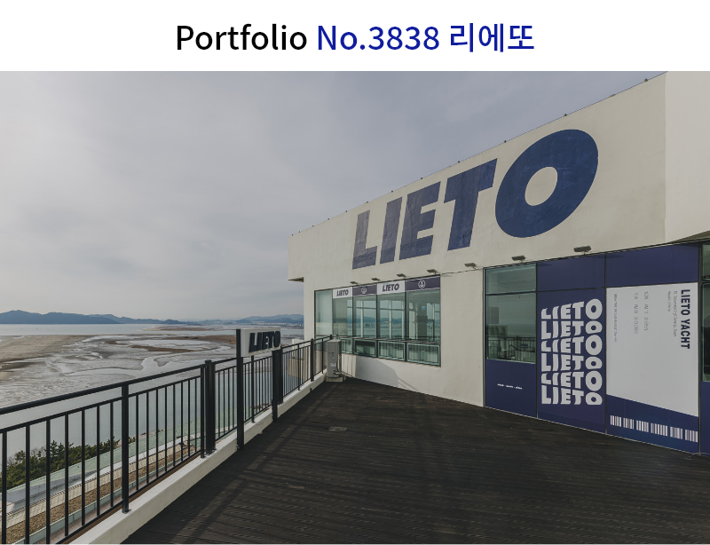청량한 느낌의 오션뷰 레스토랑 인테리어