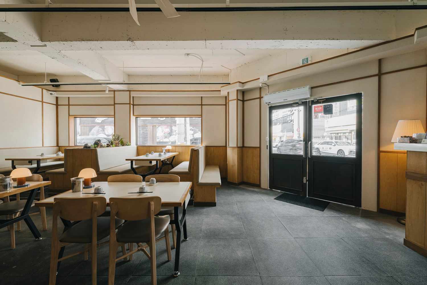 술집 인테리어 매출을 높이는 좌석 설계 핵심