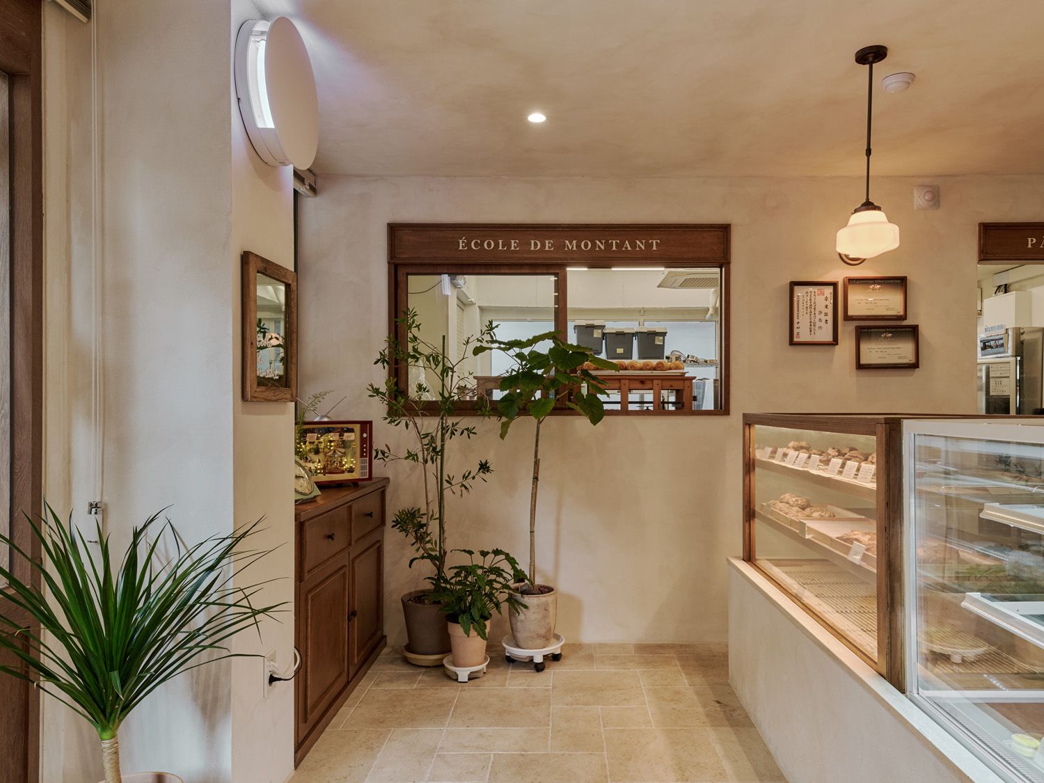 디저트샵 인테리어 트렌드 - 진열장 쇼케이스로 경쟁력있는 디저트카페 디자인