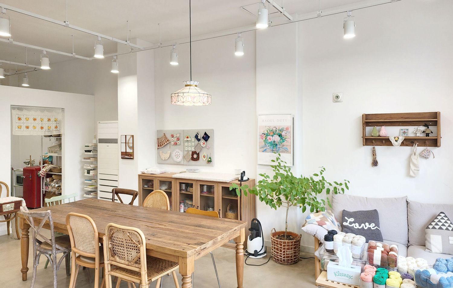 공방 인테리어 - 깔끔한 수납 포인트 다양한 컨셉 체험형 공방