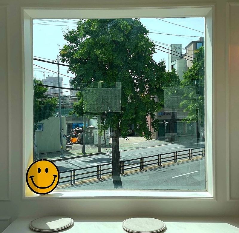 카페 창문